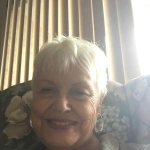 Meet your Posher, Lois